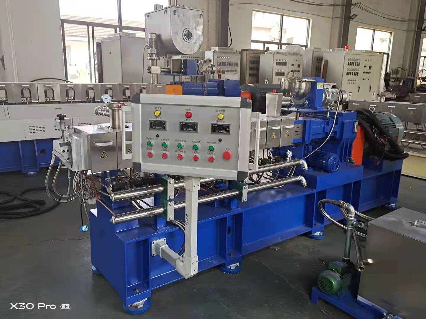 三螺桿擠出機(jī)比雙螺桿具有這些優(yōu)勢！